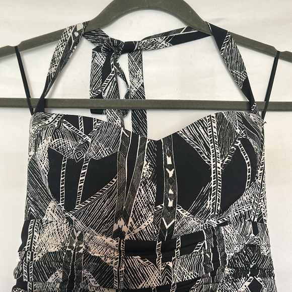 Short size 4 dress - Picture 2 of 5